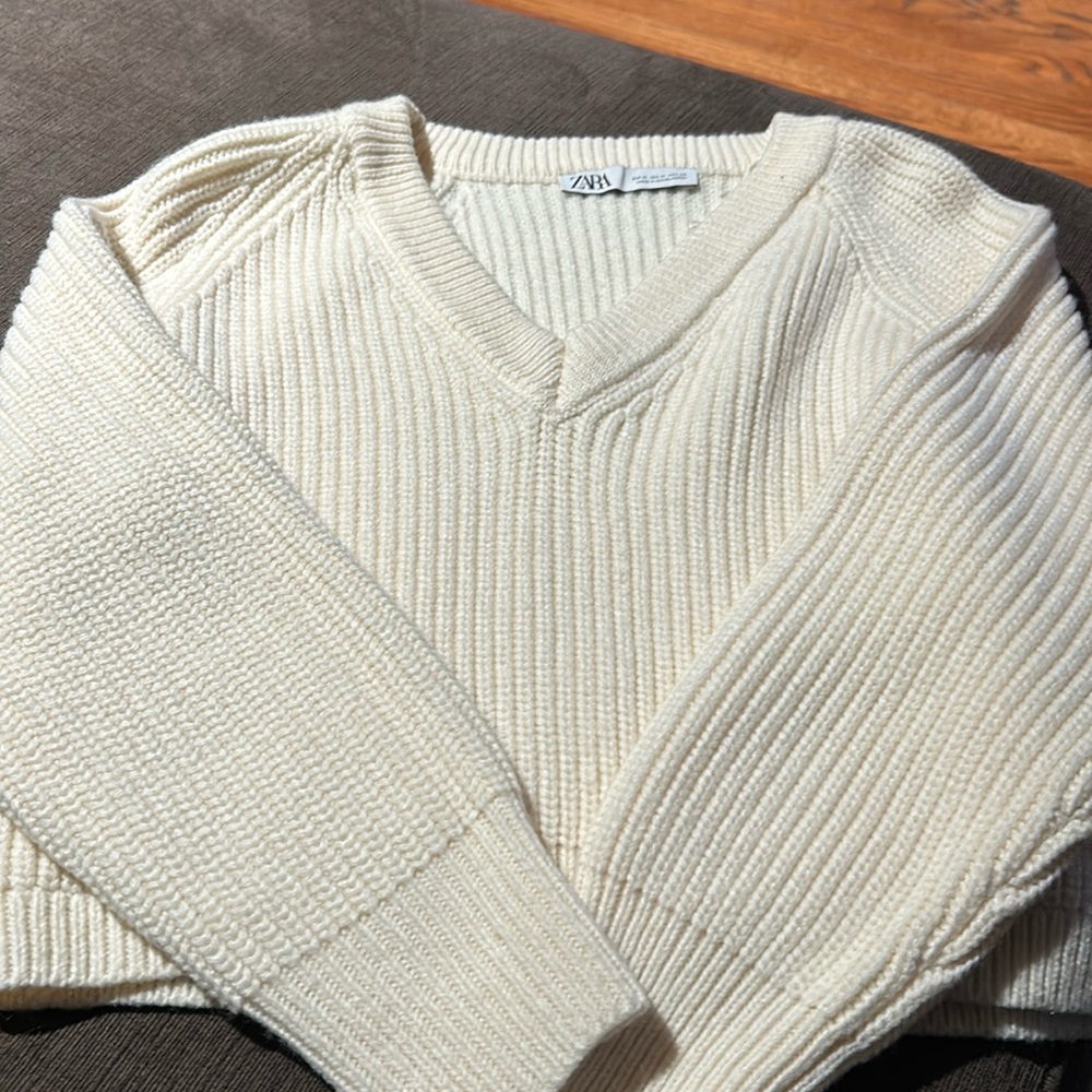 Zara sweater size M. Very good condition. Off white